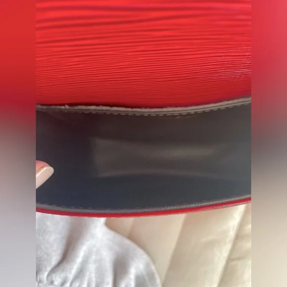 Louis Vuitton Epi St. Cloud PM - Picture 5 of 16